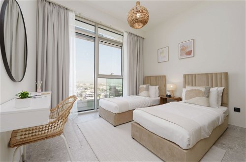 Photo 6 - Maison Privee - Graceful Apt in Prestigious Dubai Hills close to the Golf Course