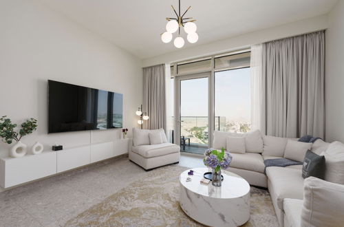 Photo 10 - Maison Privee - Graceful Apt in Prestigious Dubai Hills close to the Golf Course