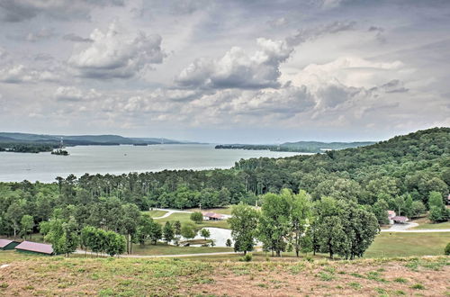 Foto 15 - Guntersville Cabin w/ Views - Hike to Lake