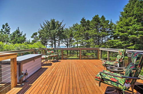 Photo 15 - South Beach Home w/ Hot Tub, Deck - Walk to Ocean