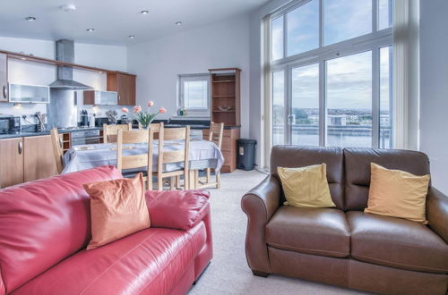 Photo 10 - The Penthouse - 3 Bedroom Apartment - Llanelli