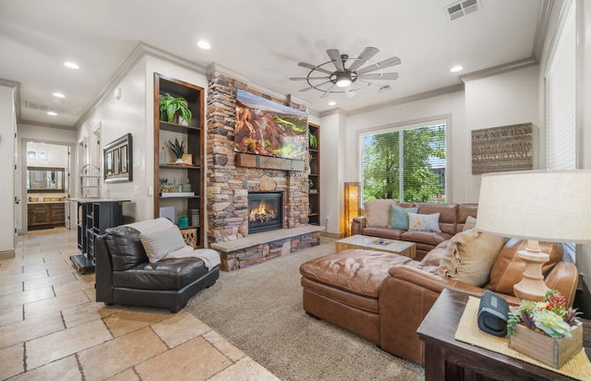 Poolside Retreat Directly Across From Pool! - Foto 14