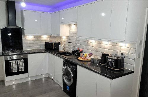 Photo 7 - Stunning 2-bed Apartment in Manchester Built 2023
