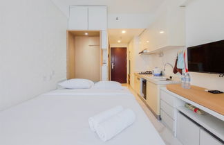 Photo 3 - Cozy Living And Tidy Studio Sky House Bsd Apartment