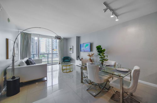 Photo 11 - Amazing Condo at Icon Brickell With Pool