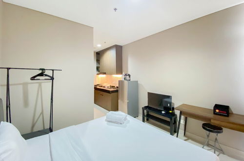 Photo 10 - Cozy And Minimalist Studio Room Ciputra International Apartment