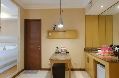 Photo 6 - Modern Studio At Apartment Grand Setiabudi