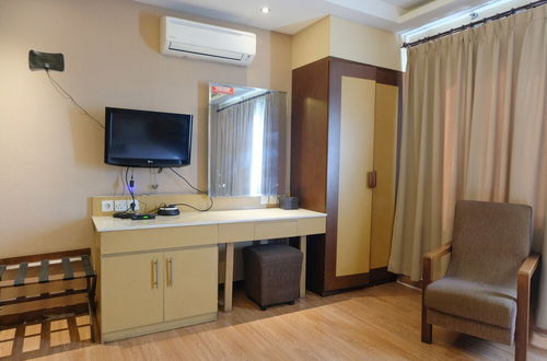 Photo 4 - Modern Studio At Apartment Grand Setiabudi