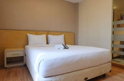 Photo 5 - Modern Studio At Apartment Grand Setiabudi