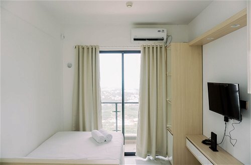 Foto 6 - Cozy And Best Choice Studio Sky House Bsd Apartment