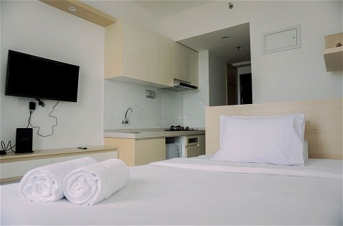 Photo 5 - Cozy And Best Choice Studio Sky House Bsd Apartment