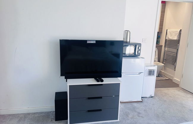 Lovely 1-bedroom With Private Balcony Near Barking - Foto 10