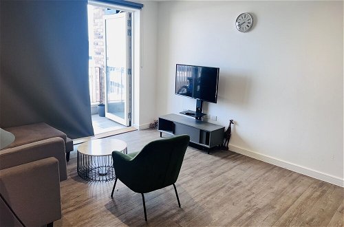 Foto 5 - Lovely 1-bedroom With Private Balcony Near Barking