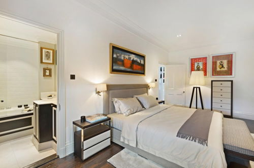 Photo 24 - Stylish 2 bed Apartment in Cadogan Square