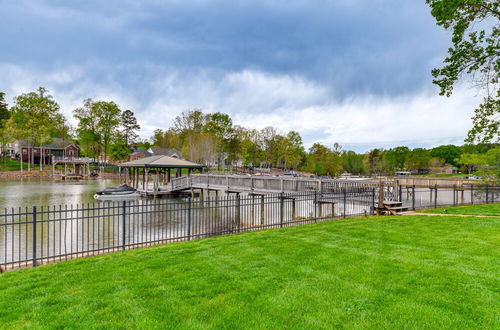 Foto 42 - Lake Norman Waterfront Escape w/ Pool & Dock