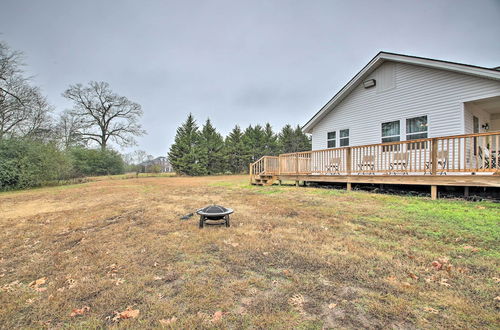 Foto 23 - Royal Cabin w/ Fire Pit & Wraparound Deck