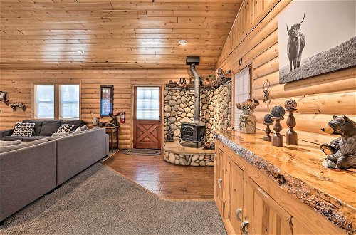 Photo 25 - Bright Big Bear Cabin w/ Hot Tub + Game Room