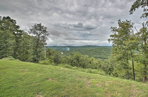 Foto 3 - Contemporary Mountaintop Cabin: 6 Mi to Natl Park