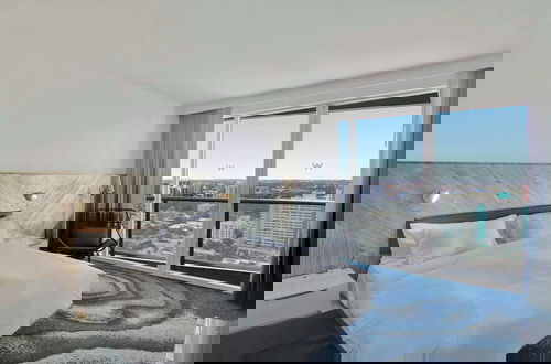 Foto 8 - Sapphire Suite Beachfront, Gym + Pool!
