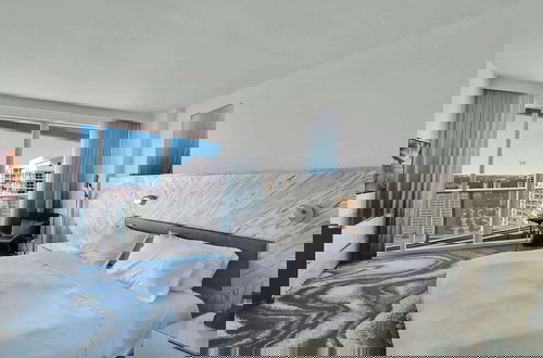 Foto 6 - Sapphire Suite Beachfront, Gym + Pool!