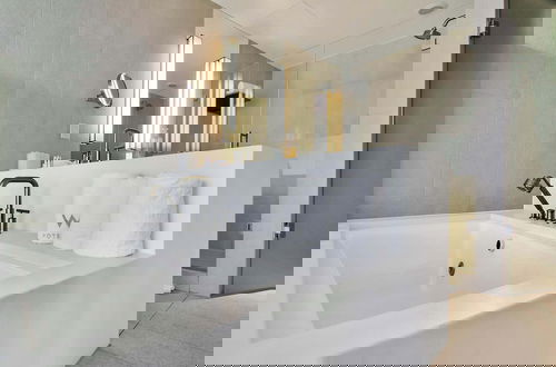 Foto 21 - Sapphire Suite Beachfront, Gym + Pool!
