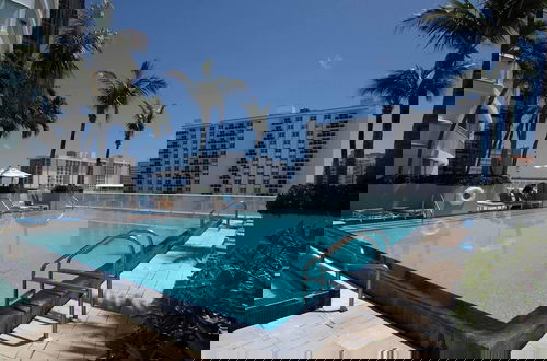 Foto 27 - Sapphire Suite Beachfront, Gym + Pool!