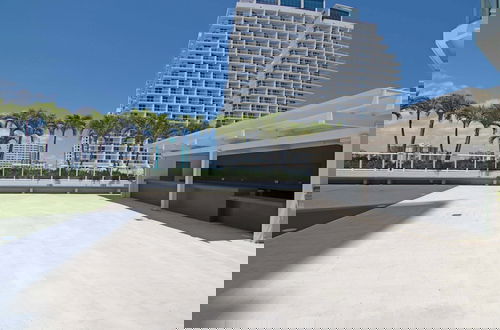 Foto 39 - Sapphire Suite Beachfront, Gym + Pool!