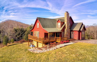 Foto 1 - Spacious Mountain-view Manor w/ Easy River Access