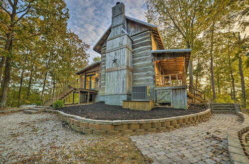 Foto 26 - Historic Cabin w/ Stunning Kentucky Lake View