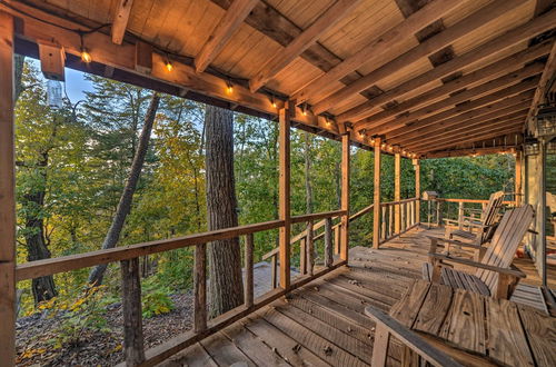 Photo 8 - Historic Cabin w/ Stunning Kentucky Lake View