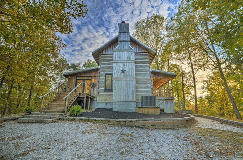 Foto 13 - Historic Cabin w/ Stunning Kentucky Lake View