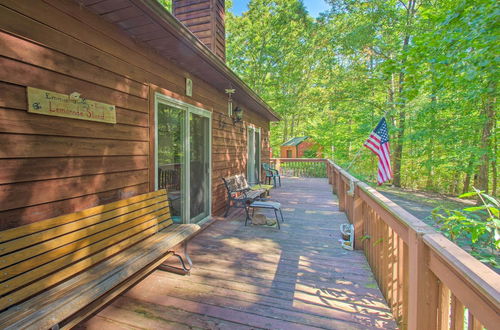 Foto 22 - Peaceful New Market Cabin w/ Deck & Fire Pit