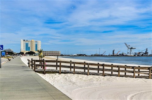 Foto 6 - Beachside Getaway - Walk to Gulf, Pier & Casino
