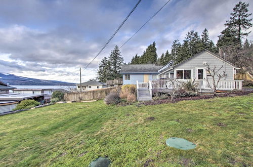 Photo 22 - Idyllic Waterfront Cottage W/beach & Sunset Views