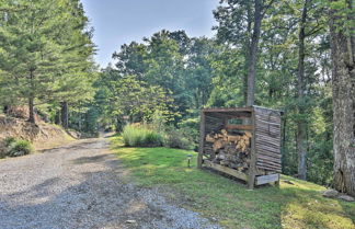 Photo 2 - Smoky Mountain Log Cabin Close to Rafting