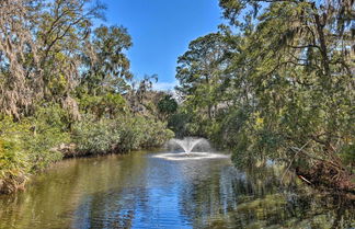 Foto 2 - Coastal Oasis w/ Pool - Walk to Coligny Beach Park