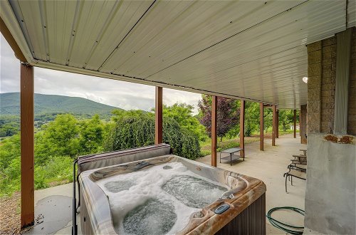 Foto 43 - Classy Home w/ Hot Tub + Mt. Jefferson Views