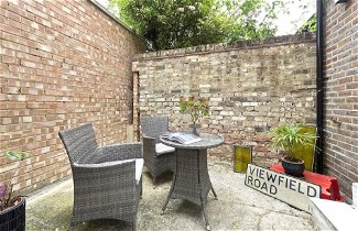 Foto 2 - Charming Home With Patio Close to Wimbledon Park by Underthedoormat