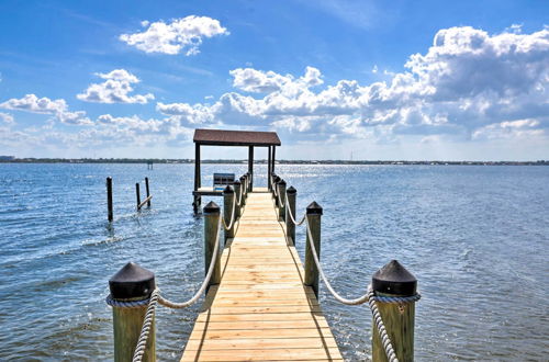 Foto 4 - Riverfront Merritt Island Bungalow w/ Dock & Deck