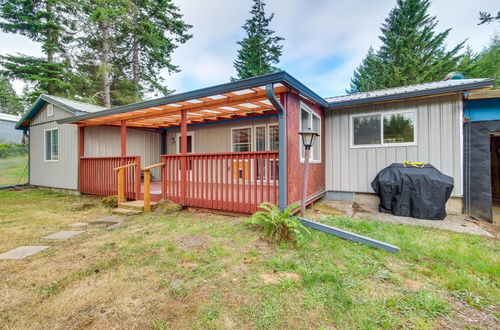 Photo 11 - Cozy North Bend Getaway Near Dunes + Ocean