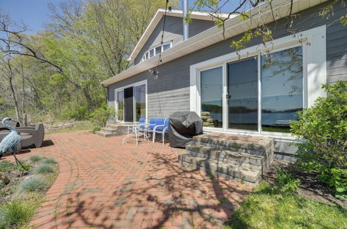 Foto 43 - Spacious Delton Home w/ Fire Pit + Lake Views