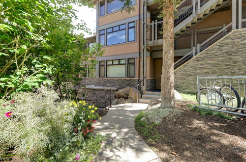 Photo 8 - Ski-in/out Oversized Aspen Studio W/pool & Hot Tub