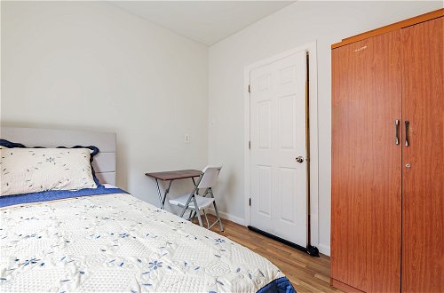 Photo 14 - Furnished Guest Rooms at Montgomery St