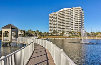 Foto 2 - Snowbird's Retreat: Walkable Destin Condo w/ View