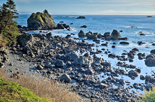 Photo 18 - Unique Dog-friendly Log Cabin: Short Walk to Ocean