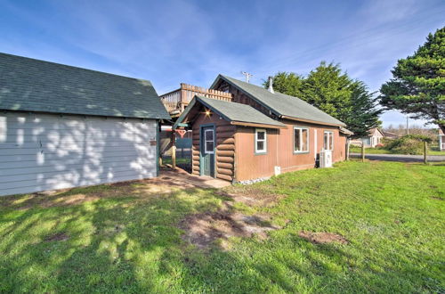 Photo 10 - Unique Dog-friendly Log Cabin: Short Walk to Ocean