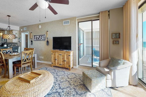 Photo 9 - Beautiful 3br/2ba Beachfront Condo,sleeps 8