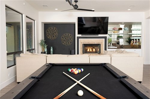 Foto 26 - Luxury Resort Style Living w/ Pool & Jacuzzi