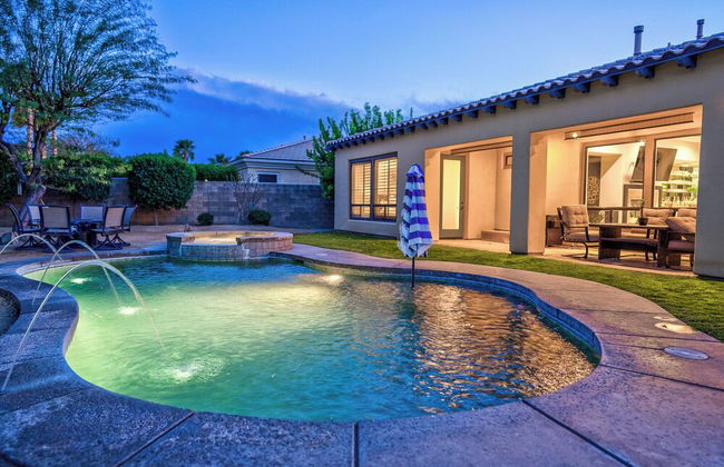 Luxury Resort Style Living w/ Pool & Jacuzzi - Foto 33