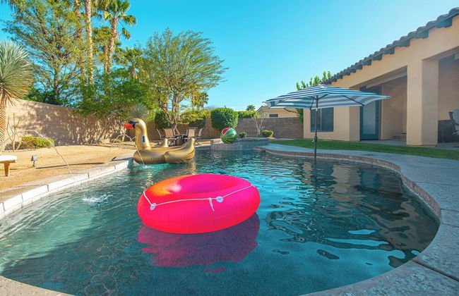 Luxury Resort Style Living w/ Pool & Jacuzzi - Foto 29